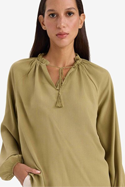 DeFacto Regular Fit Langarmbluse aus Crinkle-Stoff mit Rundhalsausschnitt E94...