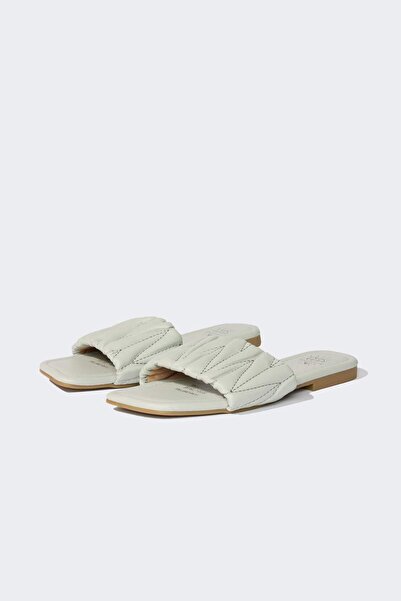 DeFacto Γυναικείες παντόφλες από συνθετικό δέρμα με επίπεδη σόλα D8977AX25SM