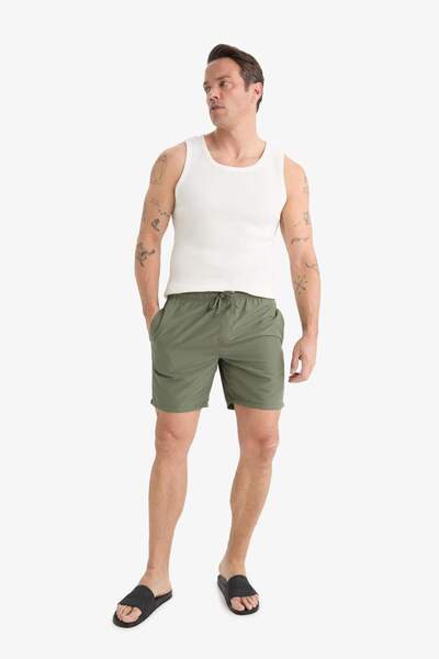 DeFacto شورت بحاشية قصيرة بمقاس عادي وجيب شبكي وحزام خصر مسطح من القماش الخفي...