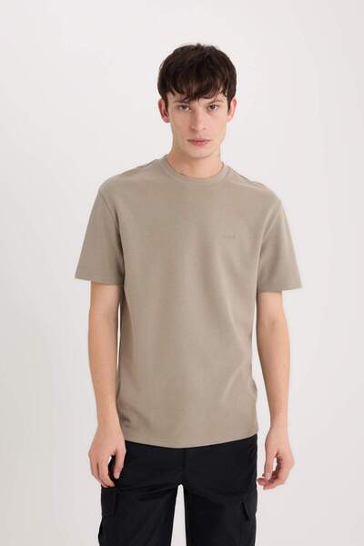 DeFacto T-Shirt mit normaler Passform, Rundhalsausschnitt, bügelfrei, atmungs...