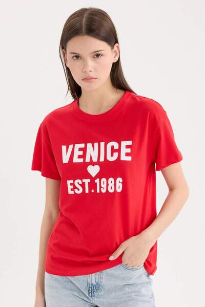 DeFacto تي شيرت رجالي ذو قصة عادية وياقة دائرية مطبوع بأكمام قصيرة D9604AX25SM