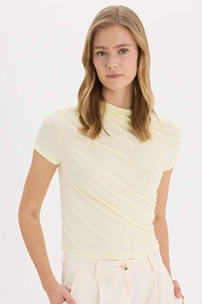 DeFacto Μπλουζάκι Slim Fit με λαιμόκοψη Kayak και απαλή υφή E7016AX25SP