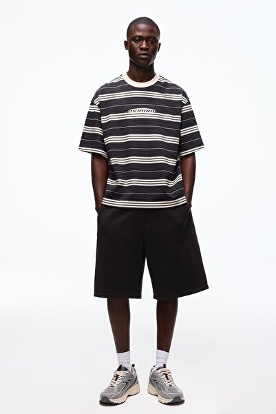 Bershka Oversize sentetik kauçuk bermuda