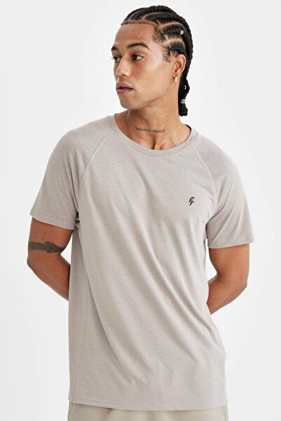 DeFacto Standard Fit Sportler-T-Shirt mit Rundhalsausschnitt und kurzen Ärmel...