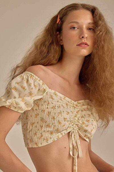 DeFacto Прилепваща блуза с къс ръкав и мотив Crop D3520AX24HS