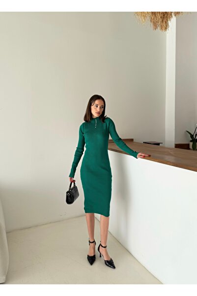 Female Clothing فستان تريكو ضيق من الليكرا بياقة عالية ومقاس صغير