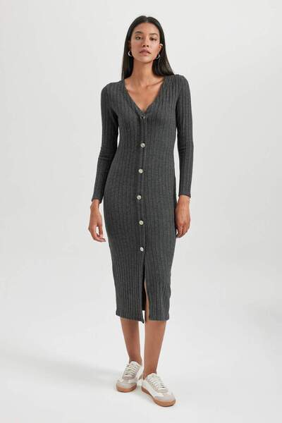 DeFacto Figurbetontes, figurbetontes Basic-Kleid mit geradem V-Ausschnitt und...