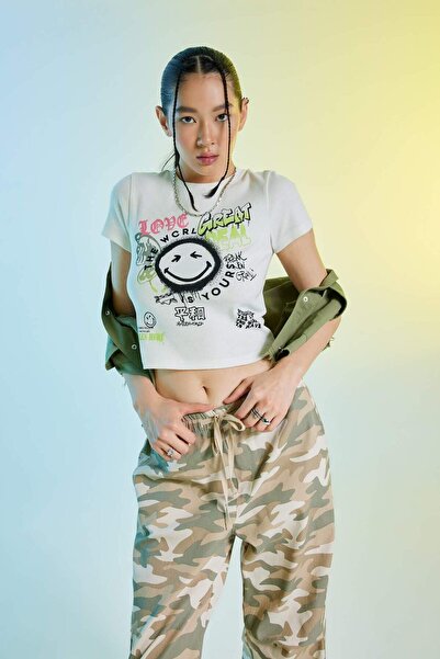 DeFacto Coool SmileyWorld Fitted Fitilli Kaşkorse Kısa Kollu Tişört A5612AX23SM