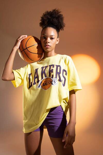 DeFacto DeFactoFit NBA Los Angeles Lakers Oversize Fit Bisiklet Yaa Kısa Koll...