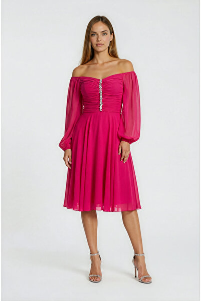Spazio Nicasiai V Yaka Taş Aksesuarlı Göğüs Drapeli Midi Abiye Elbise FUŞYA
