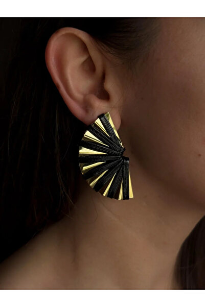 Luseda أقراط مروحية بتفاصيل سوداء وذهبية