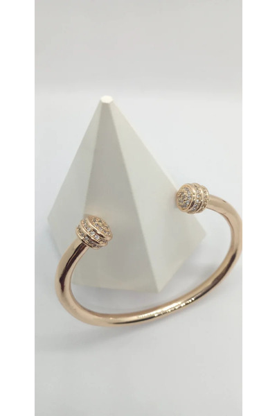 ndjewelry أصفاد ملتوية بحجر الزركون