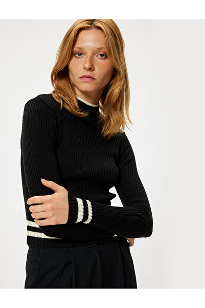 Koton Gestreifter Strickpullover mit Stehkragen – Lange Ärmel, normale Passform