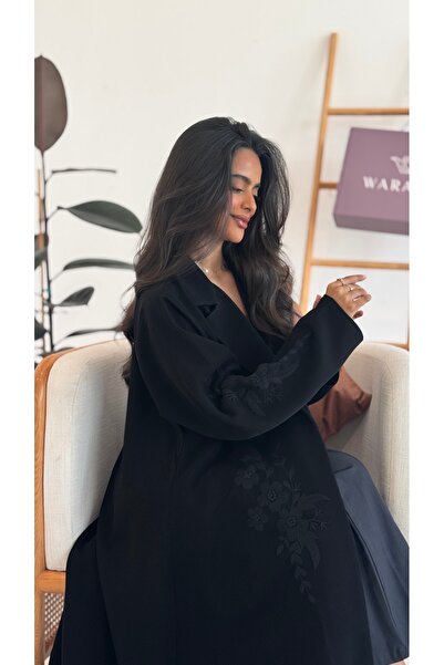 Warazan عباية بتطريز ورود بالاسود المطفي