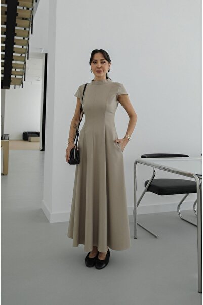 Havoş Rochie bej cu mâneci tip lună și cupe