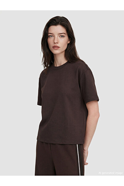 LC Waikiki YK PLUS Γυναικείο T-Shirt με λαιμόκοψη Crew και απαλή υφή