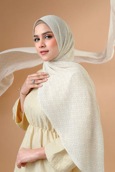 Buttonscarves Tapis Pleated Shawl - Vanilla
