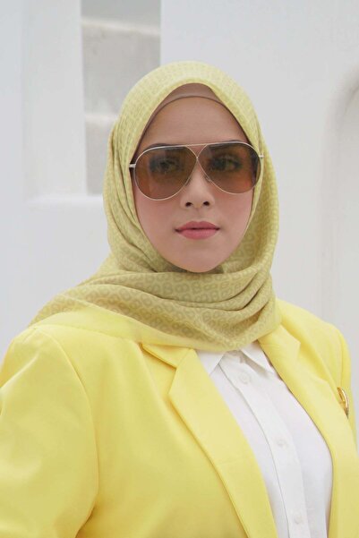Buttonscarves Tapis Saten Shawl - Butternut