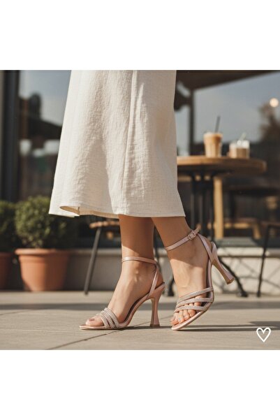 OEM Elegant Sandals with pyramid heel, versatile model with decorative rhines...