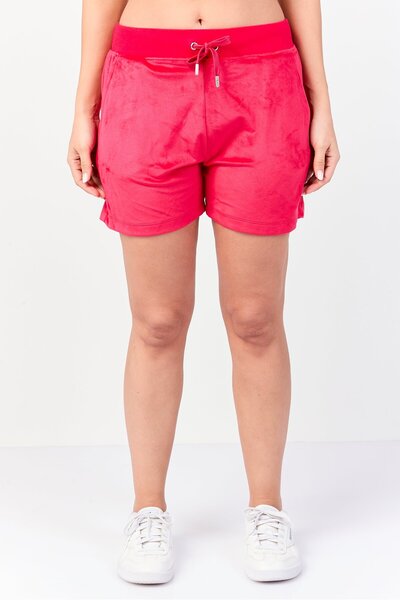 Juicy Couture شورت أساسي بشعار العلامة التجارية للنساء، أحمر