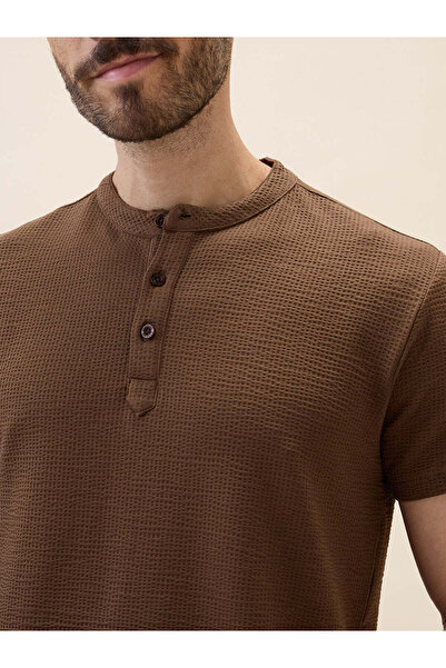 STATUS QUO Textured Henley Neck Regular Fit Brown T-shirt