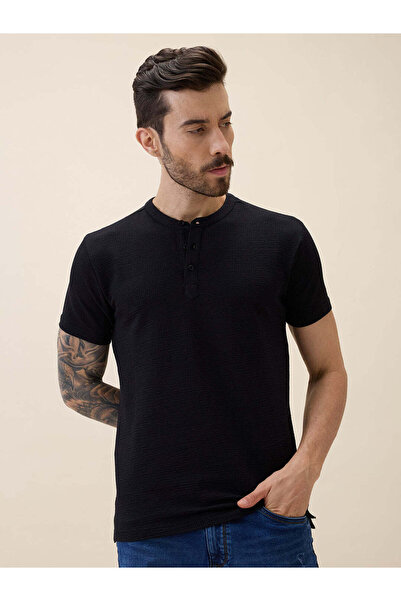 STATUS QUO Textured Henley Neck Regular Fit Black T-shirt