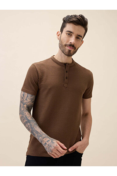 STATUS QUO Textured Henley Neck Regular Fit Brown T-shirt