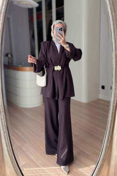 Ka Hijab طقم مزدوج بحزام وتفاصيل بروش - بني