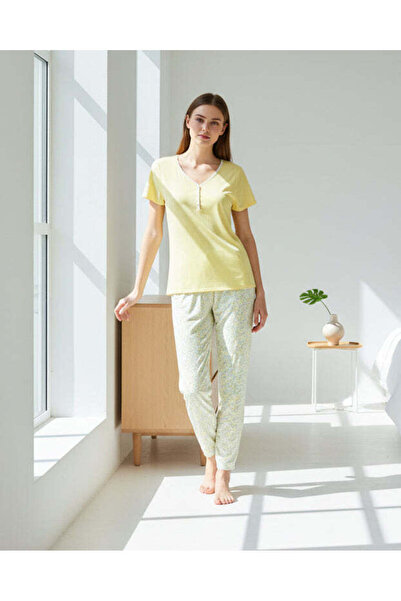 REDTAG طقم بيجاما نسائي مطبوع متنوع بأكمام قصيرة وفتحة رقبة على شكل حرف V