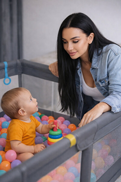 ROHS Țarc de joacă pentru copii HappyKID cu 4 inele de ridicare, saltea și bile, plasă de protecție și ușă, 120x120x65cm