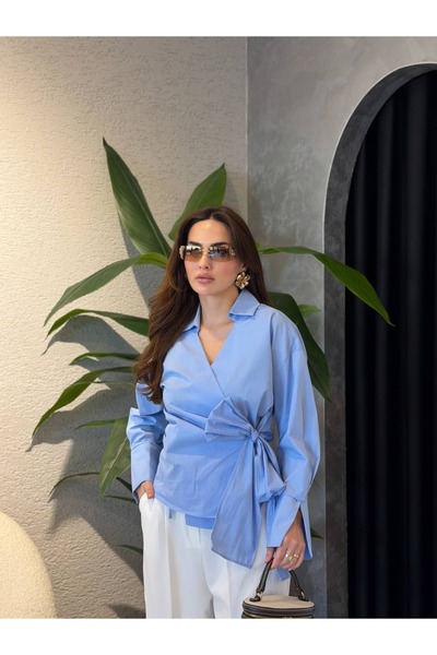 By Merve Darende Bağlama Detay Yırtmaç Kol Kruvaze Gömlek