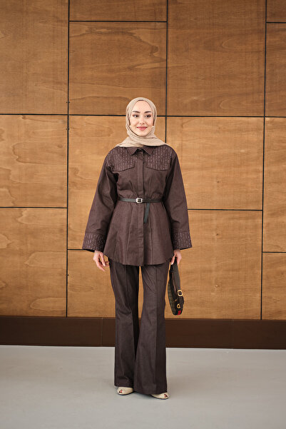 LOCCO طقم نسائي مكون من بثنيات قطع باللون البني مع تفاصيل خرزية