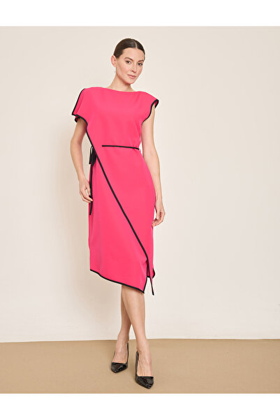 BGN workshop فستان ميدي غير متماثل من كونتراست حواف أسطوانية