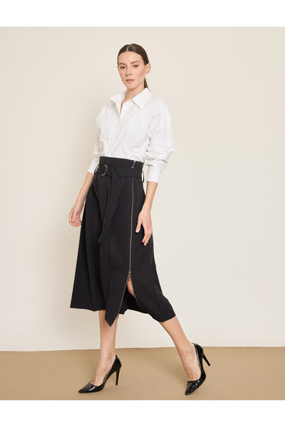 BGN workshop تنورة ميدي بثنيات من ياندا بتفاصيل سحاب