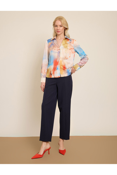 BGN workshop قميص ساتان مطبوع متعدد الألوان