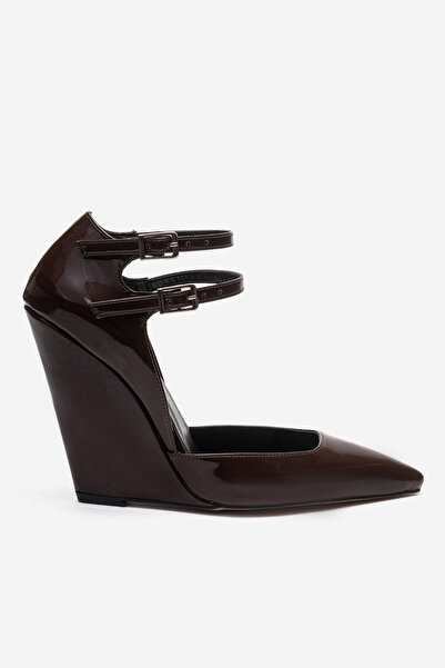 Ayakkabı Ateşi Pantofi de damă din piele lacuită maro cu vârf ascuțit, cu spa...