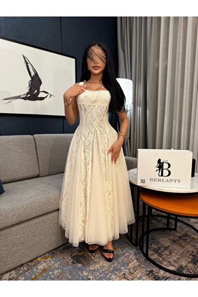 TOP BERLANTY The elegant "Berlanti" dress - the charm of lace and soft tulle