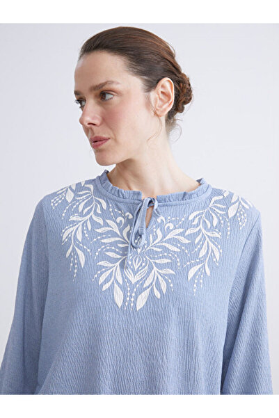 LC Waikiki بلوزة مزينة بالزهور وياقة روبا مربوطة من UZG STORE