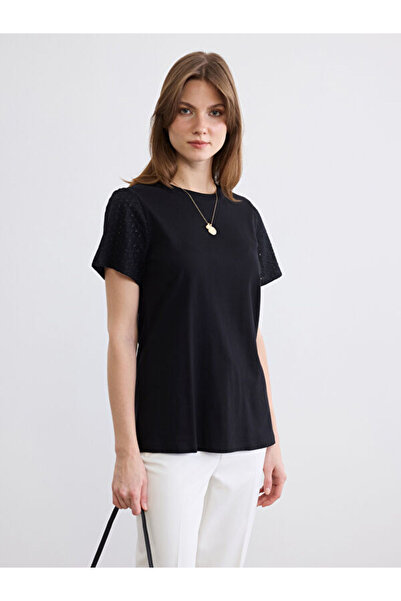 LC Waikiki Rmz Gi̇yi̇m Farkiyla Zero Roba Yaka Aj Lace-Like Knit Luz