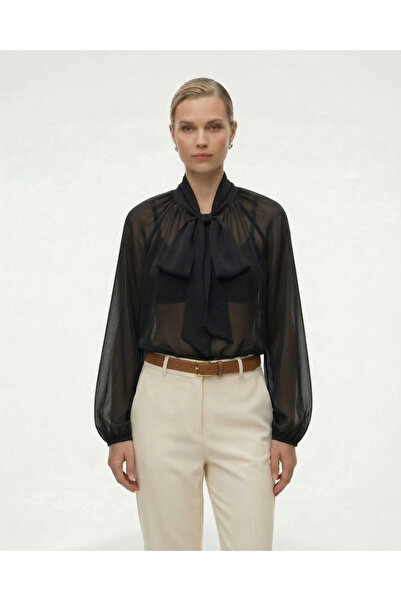 BY SE'MAS WEAR بلوزة أنيقة من الشيفون مع حزام وتفاصيل مطوية