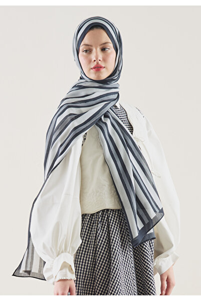 Fresh شال رامي بنمط مخطط باللون الأزرق الداكن