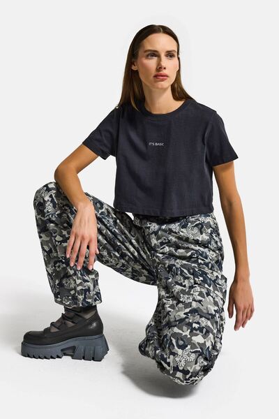 it's basic Women's Camouflage W5 Cargo Pocket Special Fabric Design Trousers