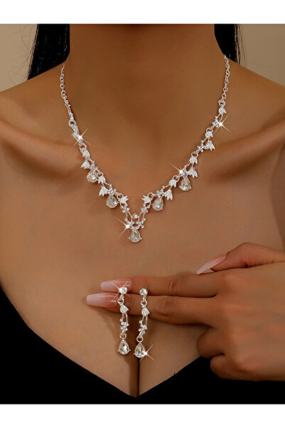 Take Two By Styli طقم مجوهرات مكون من قطعتين مرصع بأحجار الراين، قلادة وأقراط