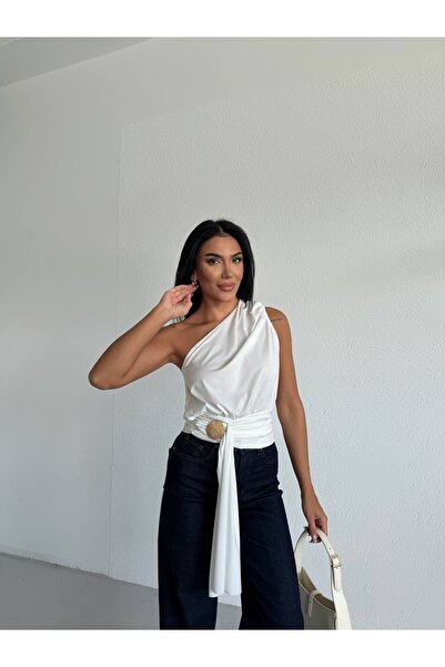 zeriva Tek Omuz Drapeli Bluz Aksesuar Detaylı Asimetrik Bluz