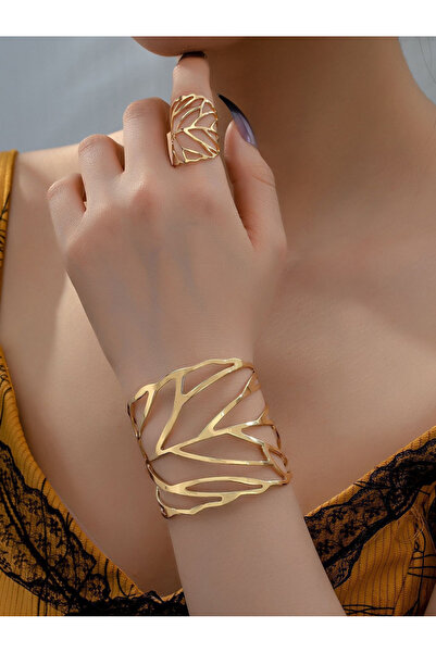 Take Two By Styli طقم مجوهرات مكون من قطعتين: سوار وخاتم بتصميم ورقة مجوفة