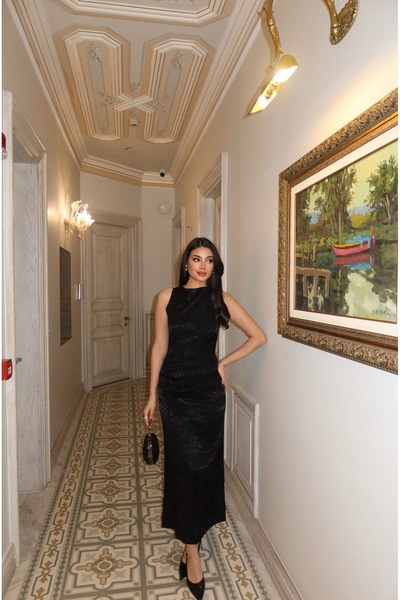 timagna Kadın Elbise Sıfır Kol Leopar Desenli Saten Midi Boy Şık Elbise