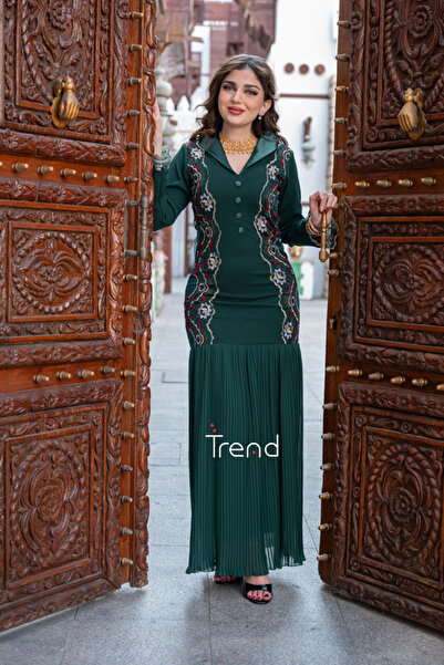 TREND فستان اخضر مطرز بقصة ملكية
