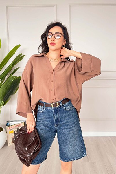 Hipo Trend Detail of a Single Pocket on the Back of the Modal Brown Shirt