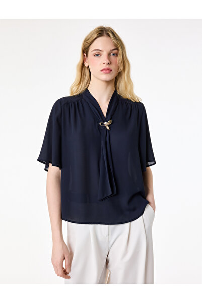 Koton Metal Aksesuarlı Fular Yaka Kısa Kollu Bluz