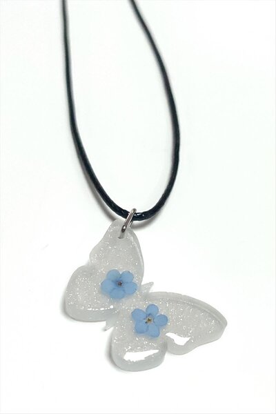 ZERO LAND قلادة إيبوكسي من ستوروزال لا تنساني على شكل فراشة (182941) - أبيض